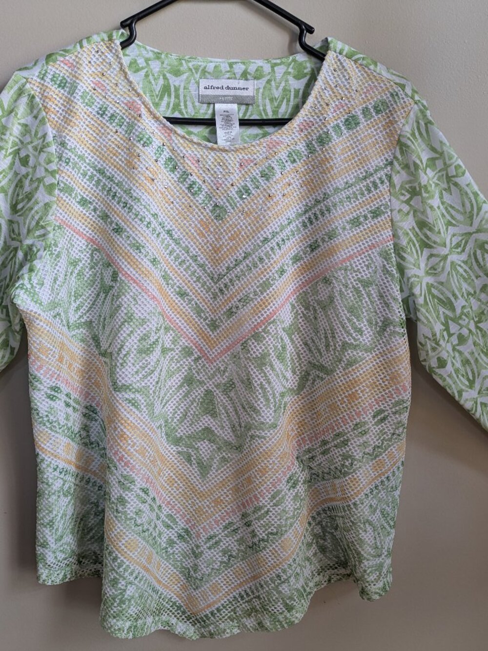 alfred dunner crochet lace green white yellow top silver studded collar PXL #715
